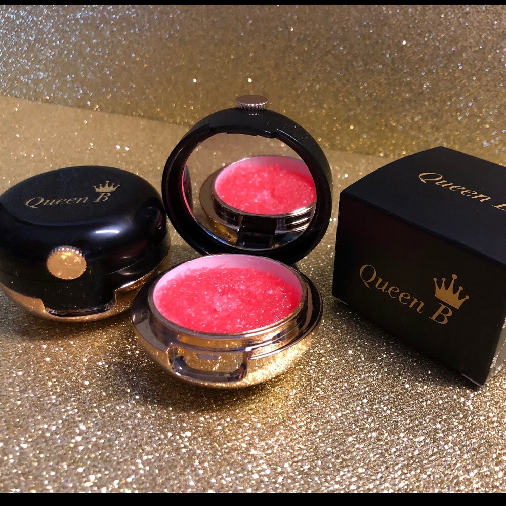 Queen B lip scrub